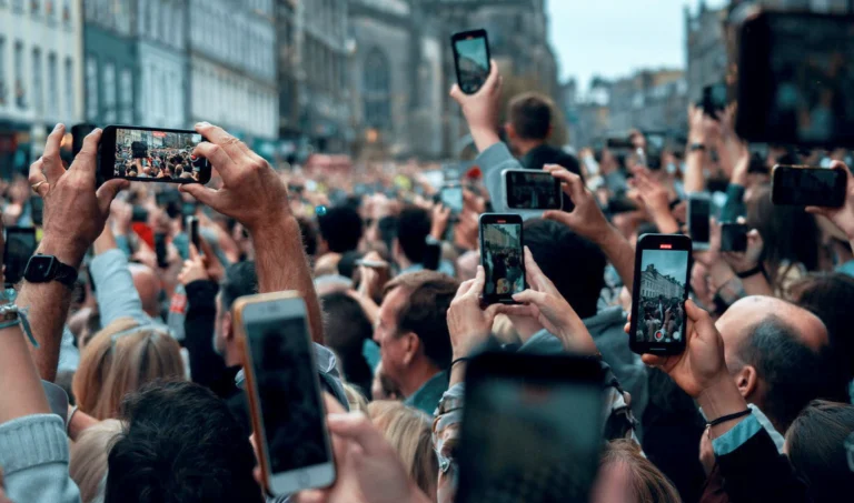 Crowd capturing moments with smartphones.