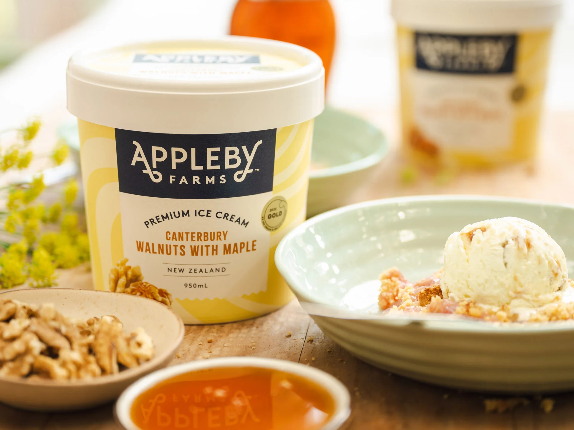 Ice cream with walnuts and maple